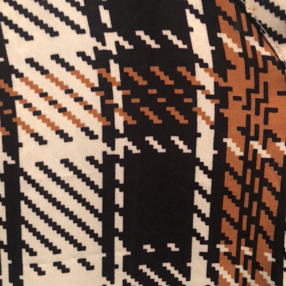 Maurices plaid button down blouse. Plus Size 2x - Picture 3 of 5